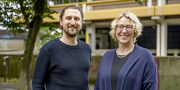 Foto: Auf dem Bild sind Nikol Rummel and Sebastian Strauß zu sehen